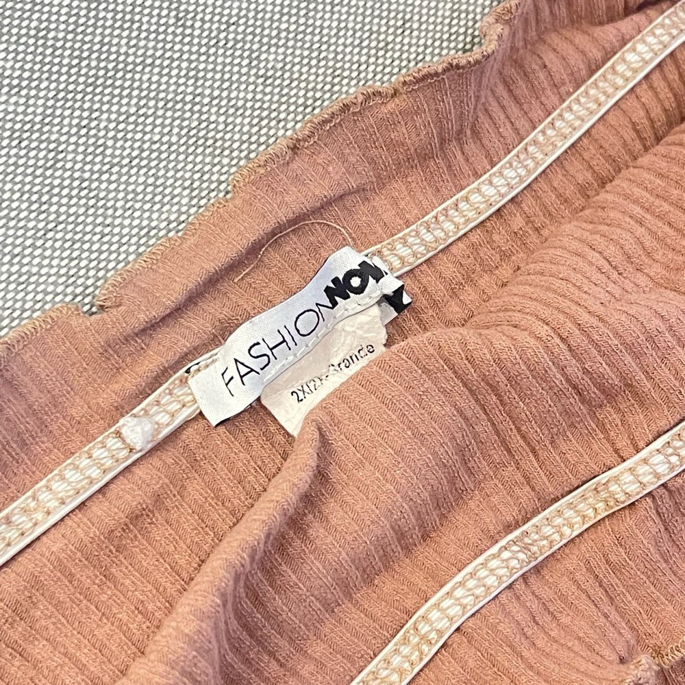 Brown Ribbed Off-Shoulder‎ Crop Top - Picture 4 of 6
